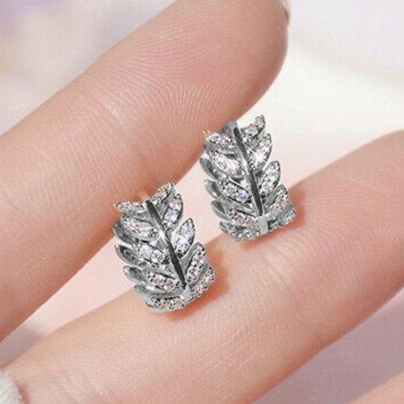 - New Sterling silver diamond luxury earrings - Picture 2 of 3